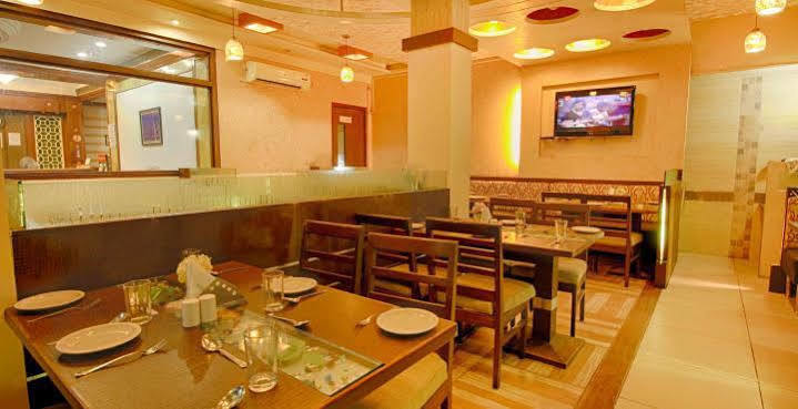 Hotel Parth Residency Ahmedabad Exterior foto